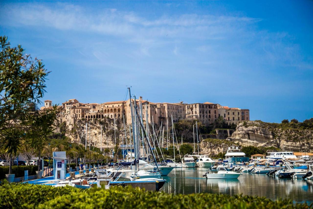 All'Angolo Della Torre Tropea Luaran gambar